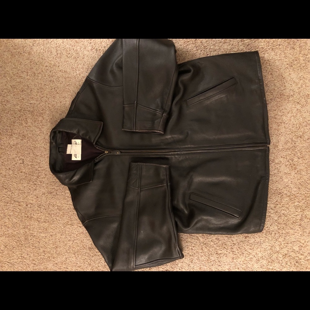 Women’s Size Large leather Eddie Bauer car coat.
